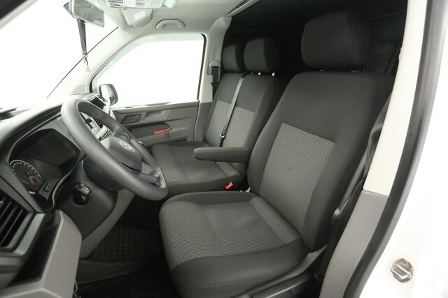 Volkswagen TRANSPORTER 2.0 TDI 150PK L1H1 | Airco | Cruise | Carplay | 3 Zits | Parkeersens. | Trekhaak