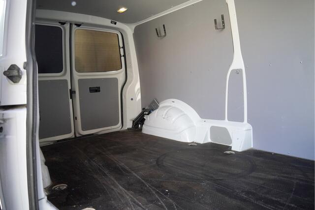 Volkswagen TRANSPORTER 2.0 TDI L2H1 BJ2019 Trekhaak | Airco | Cruise control | Getint glas | Tussenschot+raam | Zijdeur | Achterdeuren+raam
