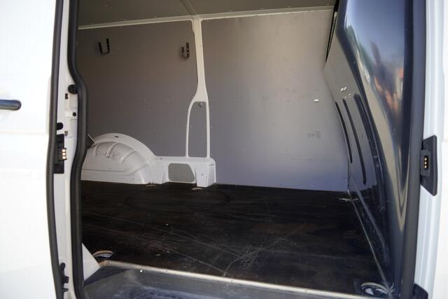 Volkswagen TRANSPORTER 2.0 TDI L2H1 BJ2019 Trekhaak | Airco | Cruise control | Getint glas | Tussenschot+raam | Zijdeur | Achterdeuren+raam