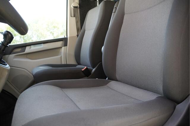 Volkswagen TRANSPORTER 2.0 TDI L2H1 BJ2019 Trekhaak | Airco | Cruise control | Getint glas | Tussenschot+raam | Zijdeur | Achterdeuren+raam