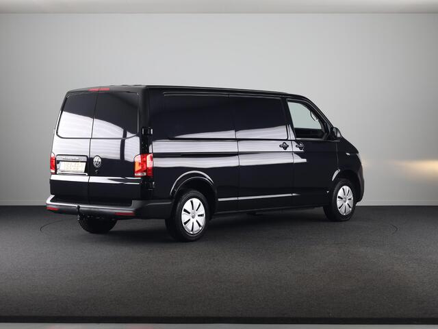 Volkswagen TRANSPORTER 2.0 TDI L2H3 28 Comfortline 150 pk Automaat | Navigatie | Trekhaak | Parkeersensoren achter | Achteruitrijcamera | Cruise control | Apple Carplay/Android Auto |