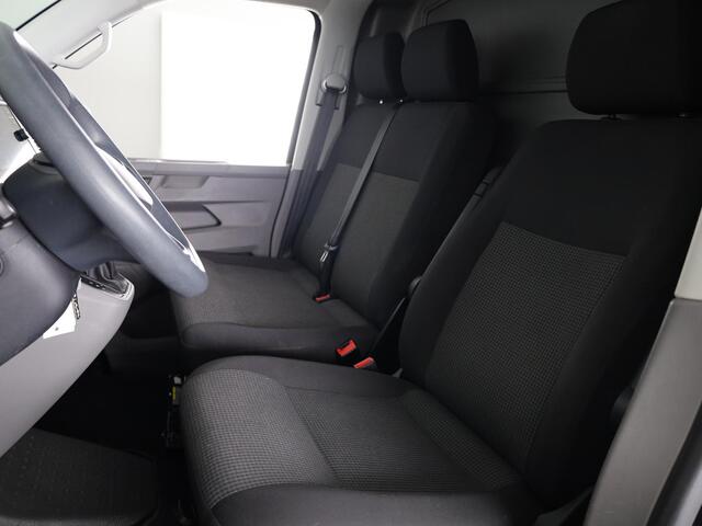 Volkswagen TRANSPORTER 2.0 TDI L2H3 28 Comfortline 150 pk Automaat | Navigatie | Trekhaak | Parkeersensoren achter | Achteruitrijcamera | Cruise control | Apple Carplay/Android Auto |