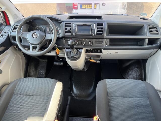 Volkswagen TRANSPORTER Kombi 2.0 TDI L2H2 150pk DSG Airco Cruise control Parkeersensoren achter Navigatiesysteem Telefoonverbinding Euro 6 Ideaal voor camperombouw! 8-Persoons