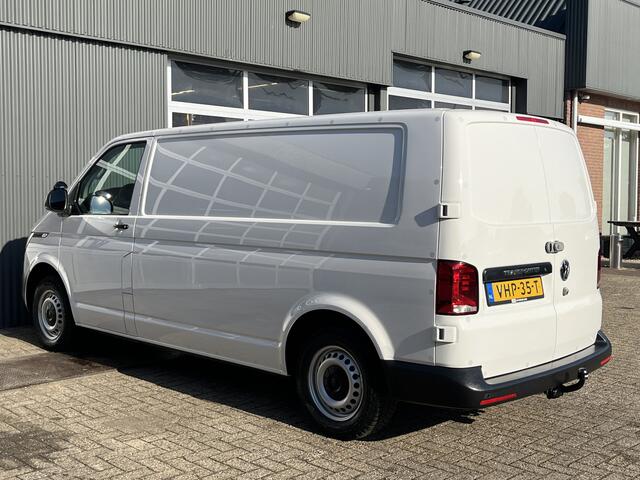 Volkswagen TRANSPORTER 2.0 TDI L2H1 Sortimo Kastinrichting Trekhaak 2200kg trekgewicht Airco Cruise controle Telefoonverbinding Apple carplay Euro 6