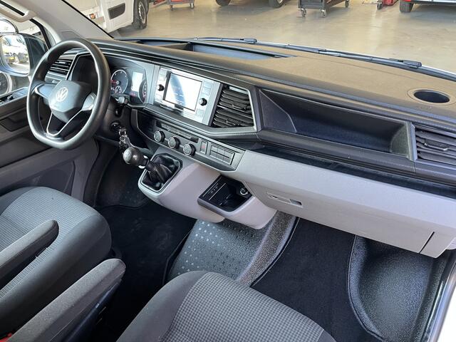Volkswagen TRANSPORTER 2.0 TDI L2H1 Sortimo Kastinrichting Trekhaak 2200kg trekgewicht Airco Cruise controle Telefoonverbinding Apple carplay Euro 6