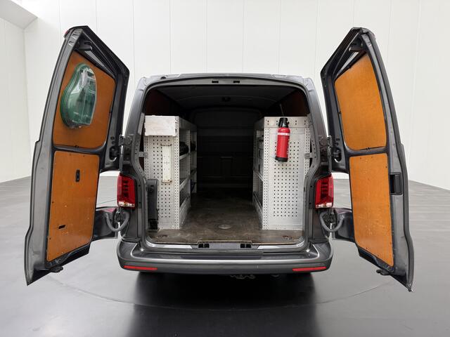 Volkswagen TRANSPORTER 2.0TDI 150PK DSG Automaat Lang Bulli 75" | Virtual Cockpit | Navigatie | Camera | Werkplaats | Leder | Betimmering