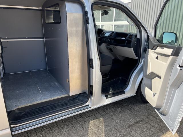 Volkswagen TRANSPORTER 2.0 TSI L2H1 Benzine Dubbele Schuifdeur Airco Cruise controle Bpm vrij Trekhaak Klep achter Euro 6 Benzine Ideaal voor ombouw naar Camper !!