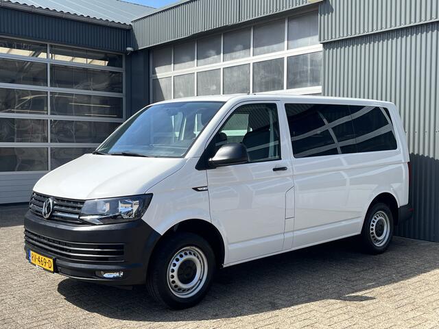 Volkswagen TRANSPORTER Kombi 2.0 TDI L1H1 BTW EN BPM VRIJ!! Euro 6 Airco Cruise controle 8-Persoons Automaat Parkeersensoren voor en achter Telefoonverbinding Ex overheid! 1e eigenaar Personenbus Groepsvervoer Taxi Combi Tourer