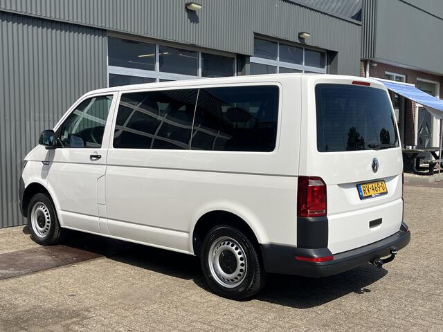Volkswagen TRANSPORTER Kombi 2.0 TDI L1H1 BTW EN BPM VRIJ!! Euro 6 Airco Cruise controle 8-Persoons Automaat Parkeersensoren voor en achter Telefoonverbinding Ex overheid! 1e eigenaar Personenbus Groepsvervoer Taxi Combi Tourer