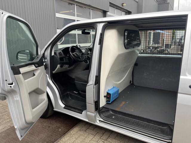 Volkswagen TRANSPORTER 2.0 TSI L2H1 Benzine Dubbele Schuifdeur Airco Cruise controle Bpm vrij Trekhaak Klep achter Omvormer Standkachel Euro 6 Benzine Ideaal voor ombouw naar Camper !!