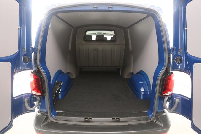 Volkswagen TRANSPORTER 2.0 TDI L2H1 150PK | DC | 6 Zits | Airco | Cruise | Carplay | Parkeersensoren
