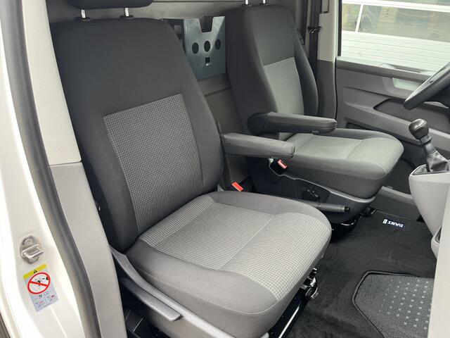 Volkswagen TRANSPORTER 2.0 TDI L2H1 Sortimo Kastinrichting Trekhaak 2200kg trekgewicht Airco Cruise controle Telefoonverbinding Apple carplay Euro 6