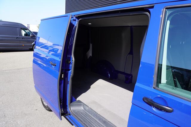 Volkswagen TRANSPORTER 30 150pk Automaat L2H1 LED Trekhaak Apple Carplay ACC Cruise control Standkachel Stoelverwarming Parkeersensoren