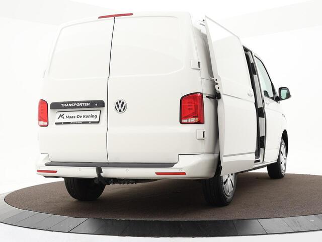Volkswagen TRANSPORTER 2.0 TDI 150pk DSG L1H1 28 Bulli · Apple/Android Car Play · Afneembare Trekhaak · Cruise Control · Airco · Navigatie · Parkeersensoren ·