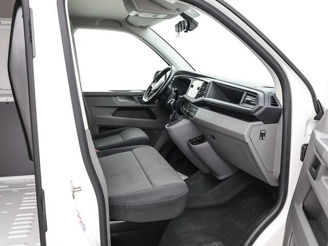 Volkswagen TRANSPORTER 2.0 TDI 150pk DSG L1H1 28 Bulli · Apple/Android Car Play · Afneembare Trekhaak · Cruise Control · Airco · Navigatie · Parkeersensoren ·