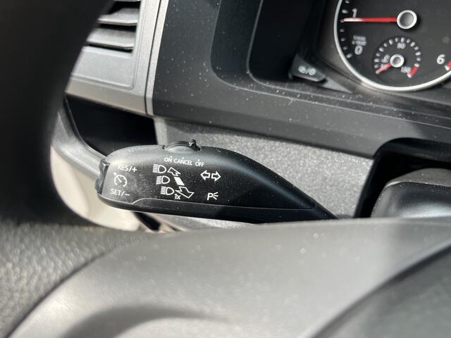 Volkswagen TRANSPORTER Kombi 2.0 TDI Airco Cruise control Navigatie Trekhaak 2500kg trekgewicht Euro 6 Isofix
