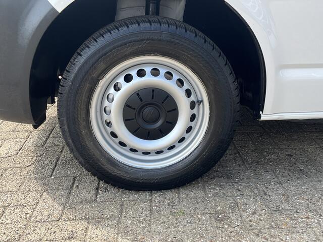 Volkswagen TRANSPORTER 2.0 TDI L2H1 DC 30 Dubbele cabine open laadbak Airco Cruise controle trekhaak 2500kg trekgewicht Telefoonverbinding