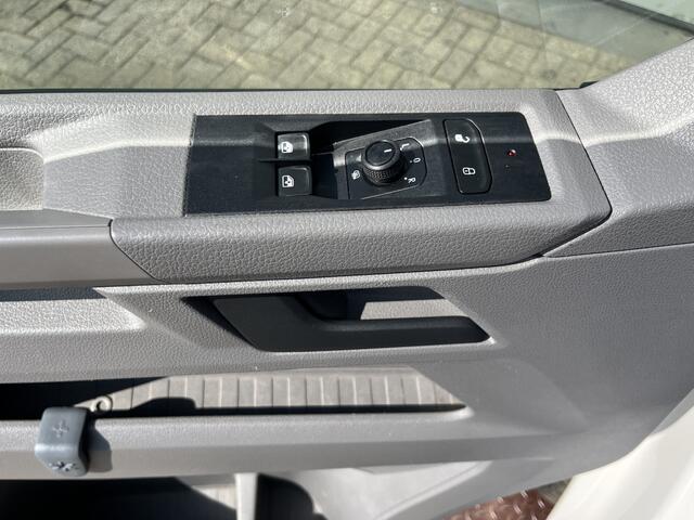 Volkswagen TRANSPORTER 2.0 TDI L2H1 DC 30 Dubbele cabine open laadbak Airco Cruise controle trekhaak 2500kg trekgewicht Telefoonverbinding
