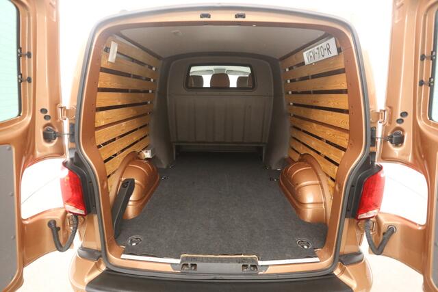 Volkswagen TRANSPORTER 2.0 TDI L2H1 Bulli 200PK | Dubbele Cabine | Automaat | Airco | Camera | Virtual | Cruise | Leder | Trekhaak | Carplay | 2xSchuifdeur