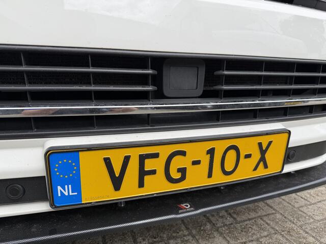 Volkswagen TRANSPORTER 2.0 TDI 150pk DSG automaat L2H1 DC 5 persoons Highline / vaste prijs rijklaar ¤ 32.950 ex btw / lease vanaf ¤ 538 / leer / cruise / airco / trekhaak 2500 kg / navigatie / euro 6 / bpm vrij !
