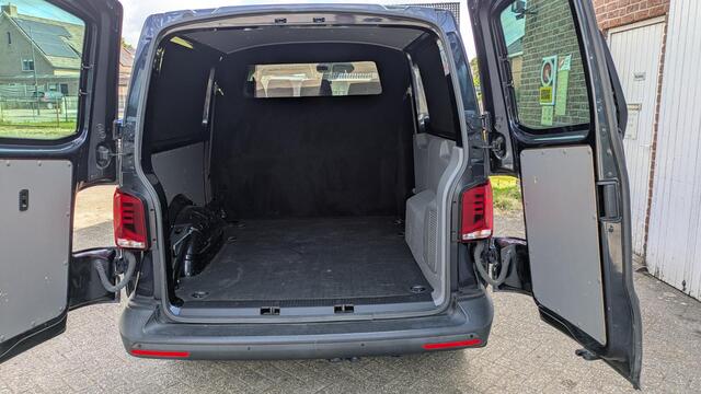 Volkswagen TRANSPORTER 2.0 TDI L2H1 DC - Aut. - Camera -