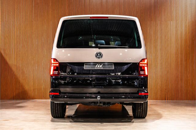 Volkswagen TRANSPORTER T6.1 2.0 TDI L2H1 DC Caravelle | Dubbel cabine | Two-tone | CarPlay | Camera | MF Stuur | Cruise control | Climate control | 6-zitter | BPM vrij | Nieuwe APK | Dealer onderhouden