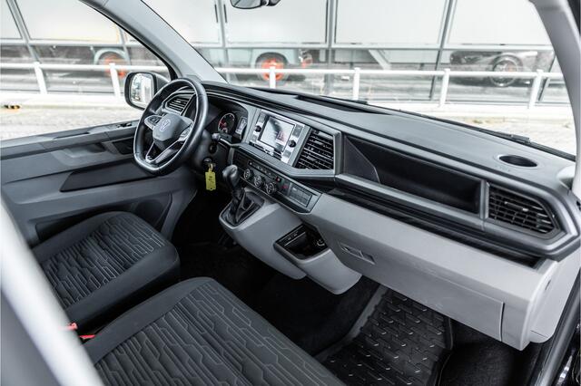 Volkswagen TRANSPORTER T6.1 2.0 TDI L2H1 DC Caravelle | Dubbel cabine | Two-tone | CarPlay | Camera | MF Stuur | Cruise control | Climate control | 6-zitter | BPM vrij | Nieuwe APK | Dealer onderhouden