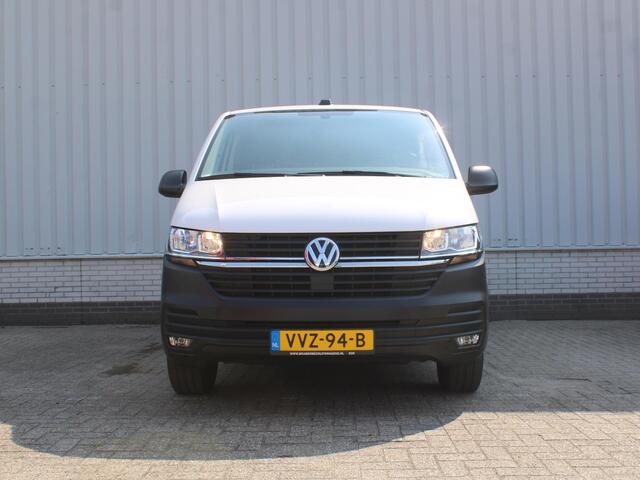 Volkswagen TRANSPORTER 2.0 TDI L2H1 28 Comfortline | 3-zits | Airco | Cruise | PDC | Apple Carplay | Android Auto | Volledig betimmerd |