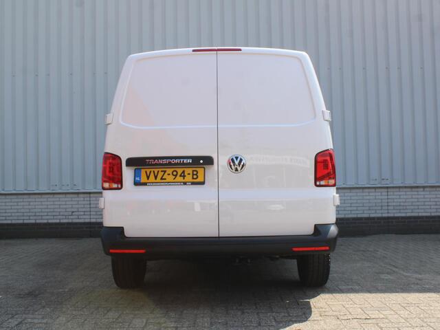 Volkswagen TRANSPORTER 2.0 TDI L2H1 28 Comfortline | 3-zits | Airco | Cruise | PDC | Apple Carplay | Android Auto | Volledig betimmerd |