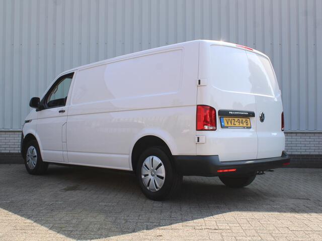 Volkswagen TRANSPORTER 2.0 TDI L2H1 28 Comfortline | 3-zits | Airco | Cruise | PDC | Apple Carplay | Android Auto | Volledig betimmerd |