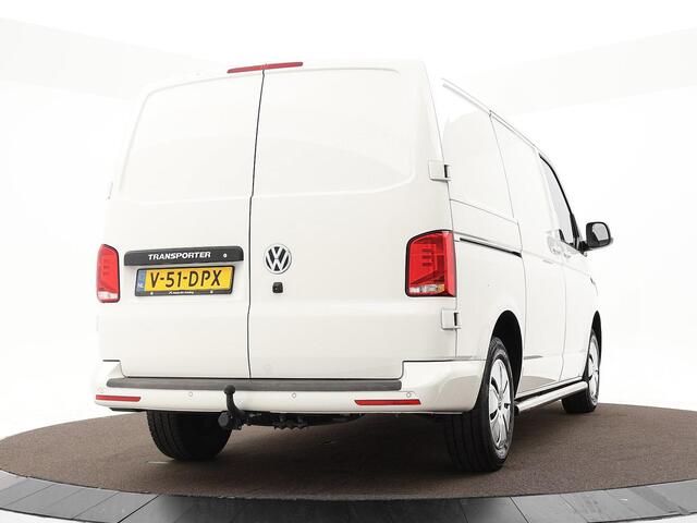 Volkswagen TRANSPORTER 2.0 TDI L1H1 28 · Camera · Trekhaak · Apple/Android Car Play · Navigatie · Cruise Control · Vloerplaat · 16'' Inch · Garantie t/m 01-04-2028 of 100.000km