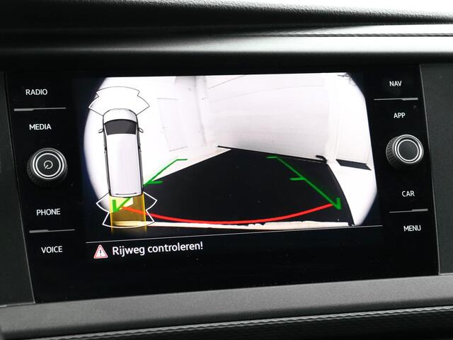 Volkswagen TRANSPORTER 2.0 TDI L1H1 28 · Camera · Trekhaak · Apple/Android Car Play · Navigatie · Cruise Control · Vloerplaat · 16'' Inch · Garantie t/m 01-04-2028 of 100.000km