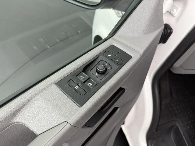 Volkswagen TRANSPORTER 2.0TDI Lang | Imperiaal | Trekhaak | Multimedia | Camera | Airco | 3-Zits | Betimmering