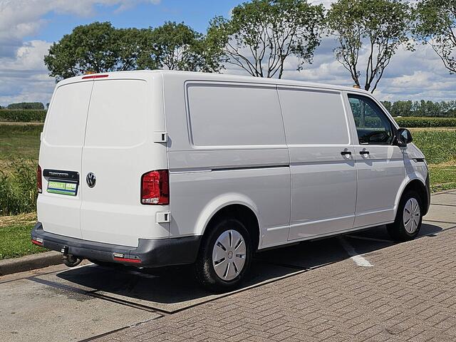Volkswagen TRANSPORTER 2.0 TDI L2H1 L2H1, 150pk, Camera, Parkeersensoren, Trekhaak, Airco, Carplay, Werkplaatsinrichting