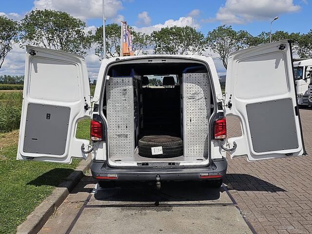 Volkswagen TRANSPORTER 2.0 TDI L2H1 L2H1, 150pk, Camera, Parkeersensoren, Trekhaak, Airco, Carplay, Werkplaatsinrichting