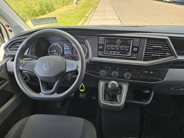 Volkswagen TRANSPORTER 2.0 TDI L2H1 L2H1, 150pk, Camera, Parkeersensoren, Trekhaak, Airco, Carplay, Werkplaatsinrichting