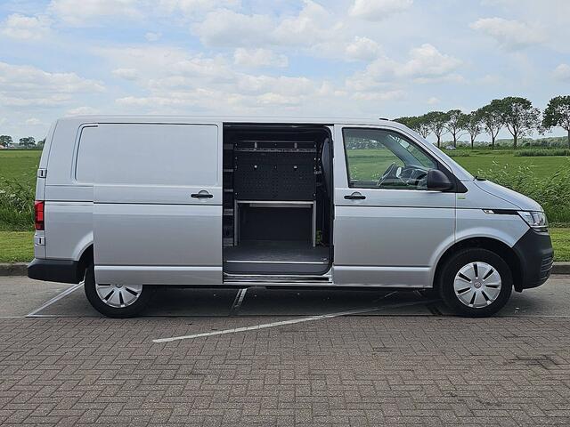 Volkswagen TRANSPORTER 2.0 TDI L2H1 30 Automaat, Adaptive Cruise Control, Stoelverwarming, Airco, Parkeersensoren, Trekhaak, Dubbele schuifdeuren