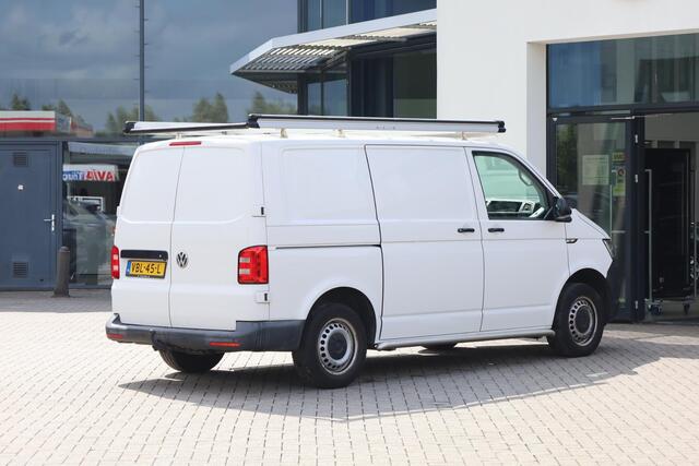 Volkswagen TRANSPORTER 2.0 TDI L1H1 Comfortline 102PK / 75kW, Cruise control, verwarmbare voorruit, airco, trekhaak, Apple Carplay & Android Auto, DAB+, parkeersensoren voor en achter (PDC), elektrisch verstel- en verwarmbare buitenspiegels etc.