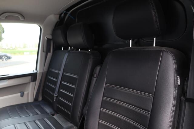 Volkswagen TRANSPORTER 2.0 TDI L1H1 Comfortline 102PK / 75kW, Cruise control, verwarmbare voorruit, airco, trekhaak, Apple Carplay & Android Auto, DAB+, parkeersensoren voor en achter (PDC), elektrisch verstel- en verwarmbare buitenspiegels etc.