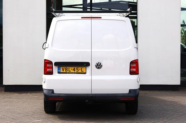 Volkswagen TRANSPORTER 2.0 TDI L1H1 Comfortline 102PK / 75kW, Cruise control, verwarmbare voorruit, airco, trekhaak, Apple Carplay & Android Auto, DAB+, parkeersensoren voor en achter (PDC), elektrisch verstel- en verwarmbare buitenspiegels etc.