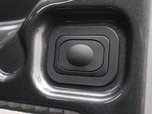 Volkswagen TRANSPORTER 2.0 TDI L2H1 30 Style 170PK AUT8 Dubbele schuifdeur, Adaptieve Cruise Controle, Trekhaak, Achteruitrijcamera, Stoelverwarming, Side Assist, Keyless, 17" LM Velgen