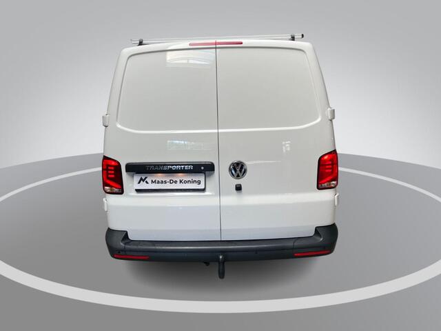 Volkswagen TRANSPORTER 2.0TDi 110pk L2H1 30 · Achteruitrijcamera · Trekhaak · Stoelverwarming · Standkachel · Apple Carplay / Android Auto · Dakdragers ·
