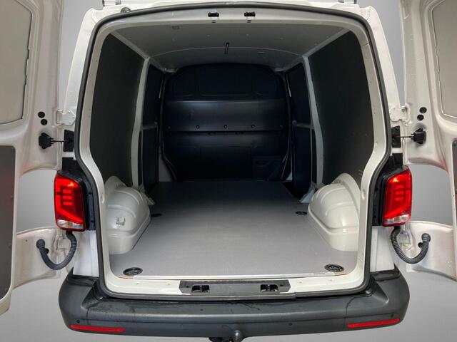Volkswagen TRANSPORTER 2.0TDi 110pk L2H1 30 · Achteruitrijcamera · Trekhaak · Stoelverwarming · Standkachel · Apple Carplay / Android Auto · Dakdragers ·