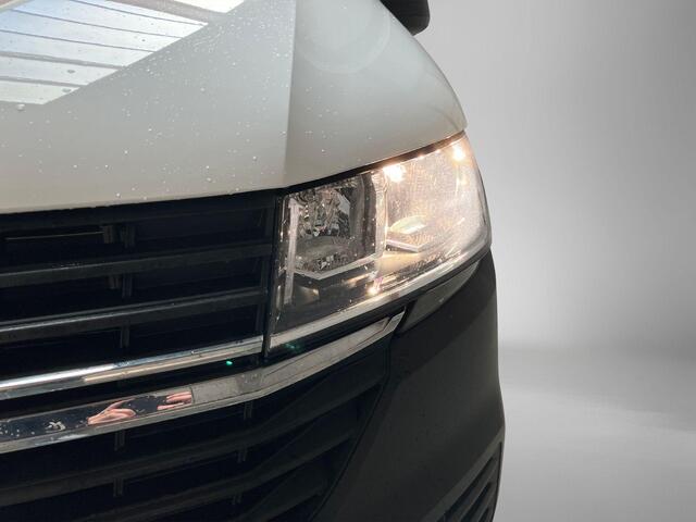 Volkswagen TRANSPORTER 2.0TDi 110pk L2H1 30 · Achteruitrijcamera · Trekhaak · Stoelverwarming · Standkachel · Apple Carplay / Android Auto · Dakdragers ·