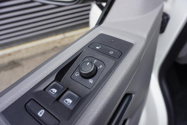 Volkswagen TRANSPORTER 150 PK Automaat Dubbele Cabine ACC Apple Carplay Standkachel Stoelverwarming Trekhaak