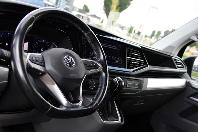 Volkswagen TRANSPORTER 2.0 TDI L2H1 30 DC Bulli Black Edition Adaptieve Cruise, Virtual, Camera, Carplay, Stoelverwarming, LED, 2 x Schuifdeur, Automaat, Trekhaak, Sensoren, Uniek!