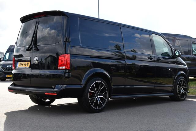 Volkswagen TRANSPORTER 2.0 TDI L2H1 30 DC Bulli Black Edition Adaptieve Cruise, Virtual, Camera, Carplay, Stoelverwarming, LED, 2 x Schuifdeur, Automaat, Trekhaak, Sensoren, Uniek!