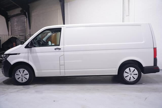Volkswagen TRANSPORTER 2.0 TDI 150 pk L2H1 Navi, Airco, Achterklep Apple Carplay, PDC V+A, Laadruimte Pakket, 3-Zits