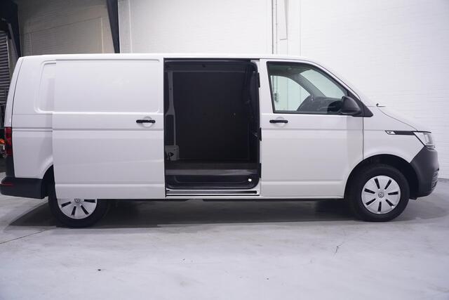 Volkswagen TRANSPORTER 2.0 TDI 150 pk L2H1 Navi, Airco, Achterklep Apple Carplay, PDC V+A, Laadruimte Pakket, 3-Zits