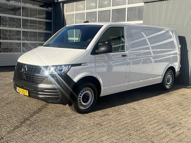 Volkswagen TRANSPORTER 2.0 TDI L2H1 Sortimo Kastinrichting Trekhaak 2200kg trekgewicht Airco Cruise controle Camera App connect Telefoonverbinding Apple carplay Euro 6 Ladekasten 1e eigenaar